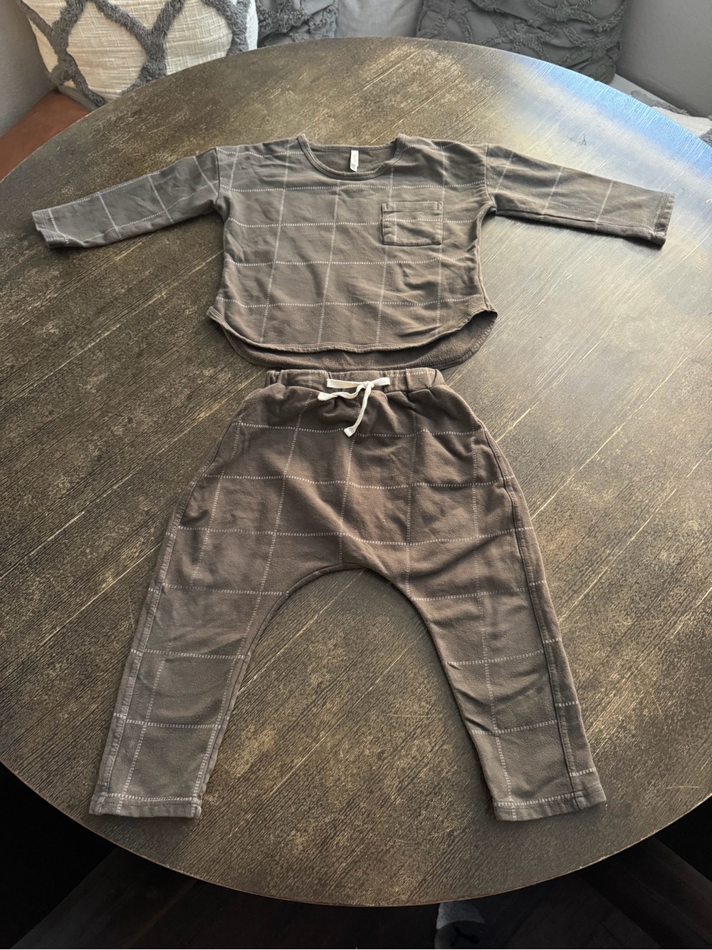 Rylee + Cru Gray Windowpane Comfortable Lounge Top & Pants Set 4/5years